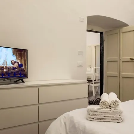 Archivolto Del Teatro, 3 3* Albenga