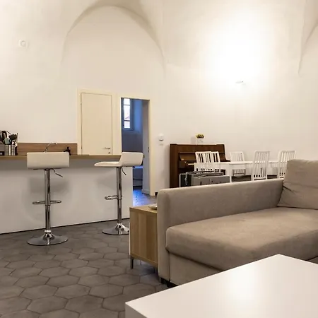 Archivolto Del Teatro 招待所 阿尔本加