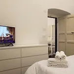 Archivolto Del Teatro 3* Альбенга
