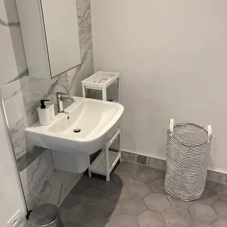 Archivolto Del Teatro 3* Альбенга