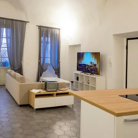 Archivolto Del Teatro Πανσιόν 3*