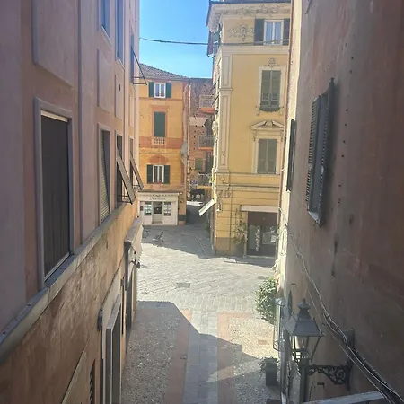 Archivolto Del Teatro בית הארחה אלבניה