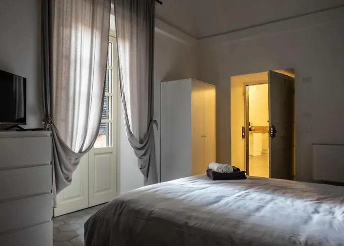 Archivolto Del Teatro בית הארחה