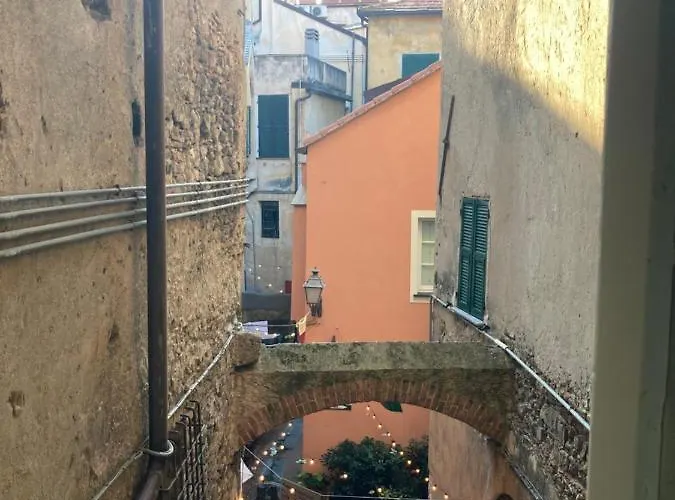 Archivolto Del Teatro בית הארחה