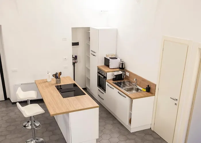 בית הארחה Archivolto Del Teatro אלבניה