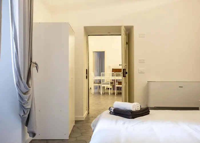 Archivolto Del Teatro בית הארחה אלבניה