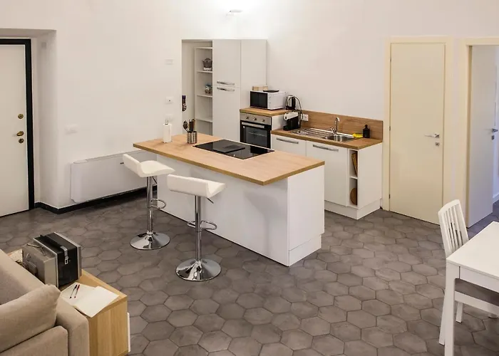 בית הארחה Archivolto Del Teatro אלבניה