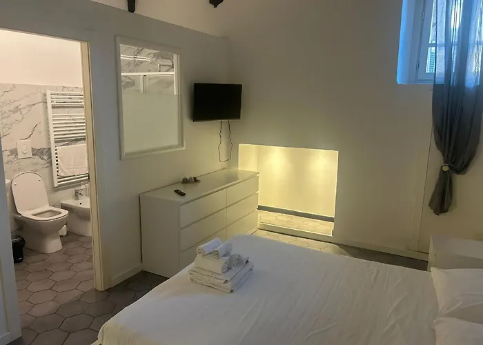 Archivolto Del Teatro בית הארחה אלבניה